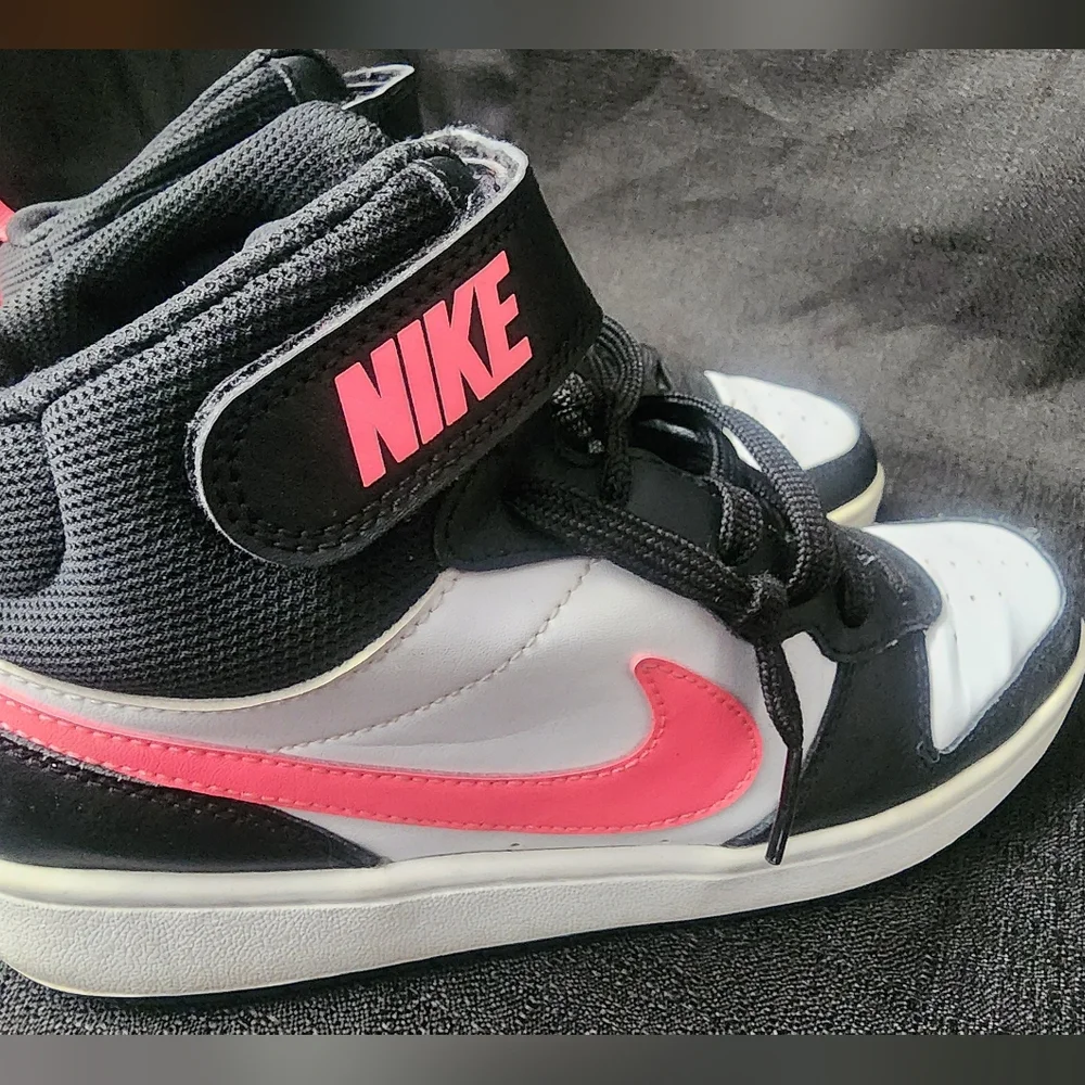 Nike‎ Size 6.5Y Court Borough Mid 2 White Black Pink CD7782-005 Basketball Shoes